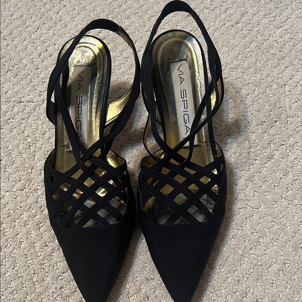 Via Spiga Black Heels with Sleek Design